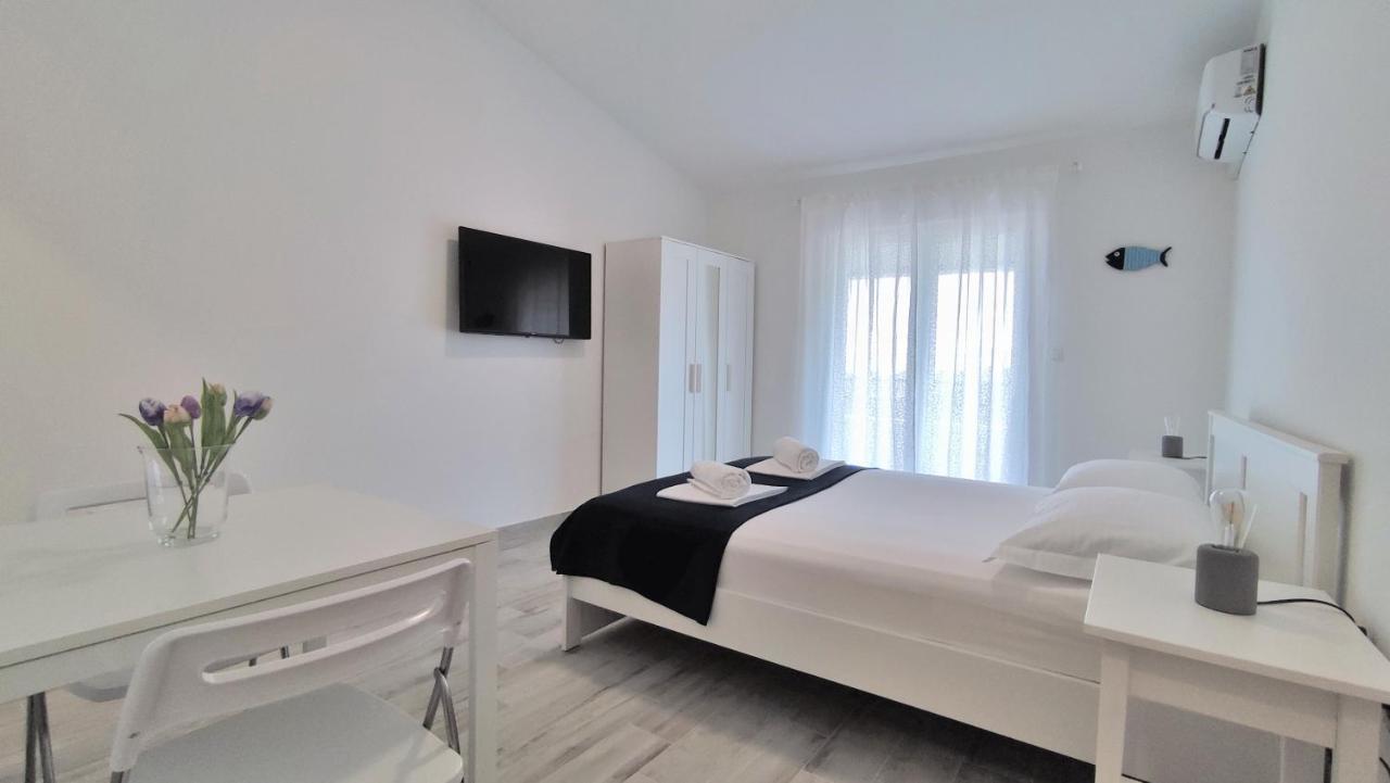 Apartmani Bodo Drvenik  Eksteriør billede